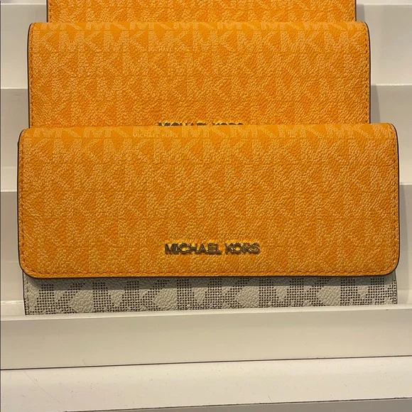 MICHAEL KORSJet Set Large Signature Logo Tri-Fold WalletPOP ORANGE MULTINWT